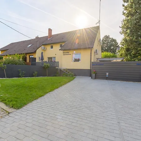 Eternity Apartmanhaz Appartement *